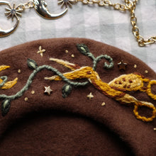 Load image into Gallery viewer, The Witch&#39;s Scissors // Old Oak Beret
