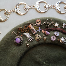 Load image into Gallery viewer, Witchly Trinkets // Newt Green Beret
