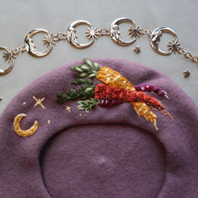 Load image into Gallery viewer, Heirloom Carrots // Dusty Lilac Beret
