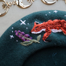 Load image into Gallery viewer, Fox &amp; Gloves // Moondust Beret

