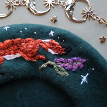 Load image into Gallery viewer, Fox &amp; Gloves // Moondust Beret
