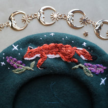 Load image into Gallery viewer, Fox &amp; Gloves // Moondust Beret
