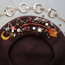 Load image into Gallery viewer, Witchly Trinkets  // Oaken Beret
