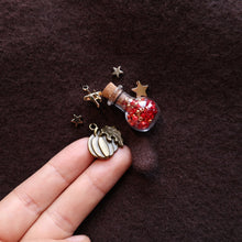 Load image into Gallery viewer, Witchly Trinkets  // Oaken Beret
