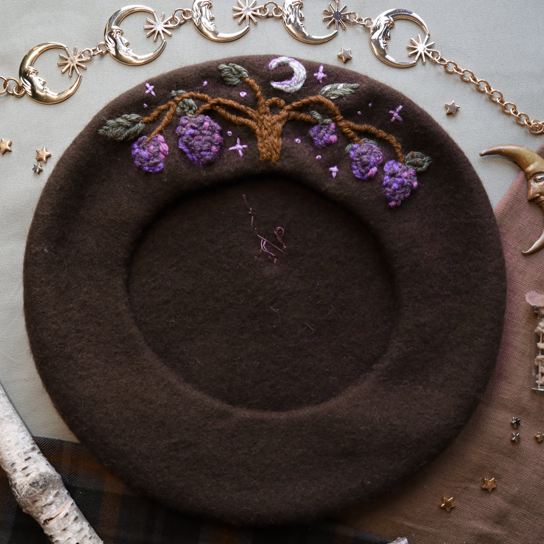 Berries Black // Oak Beret