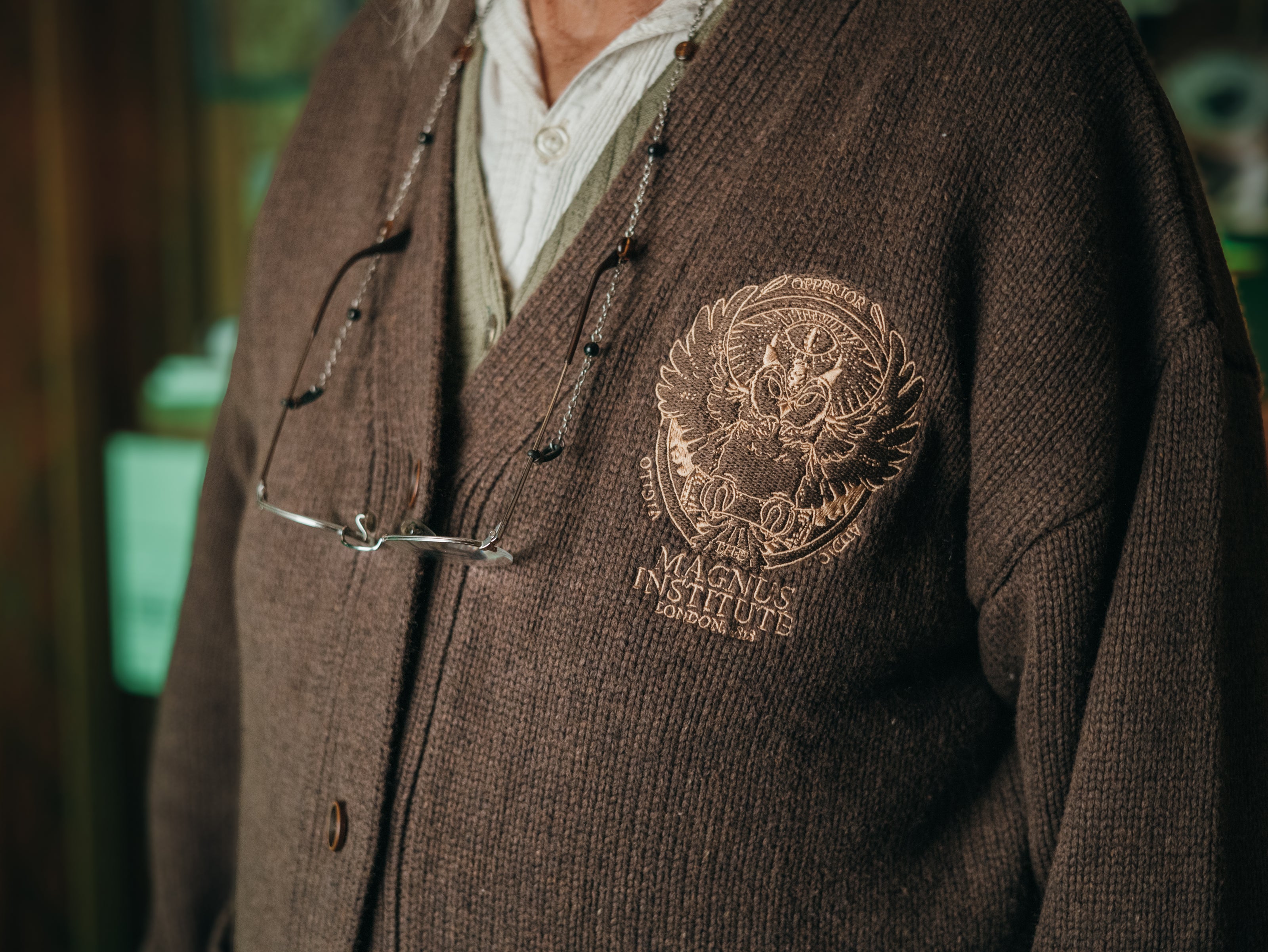 Magnus Archives x Knock Thrice oversized knit cardigan with embroidered details in dark brown. Made of 60% Cotton 30% Nylon 10% Wool.