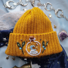 Load image into Gallery viewer, Luna Collector  // on Starlight - Chunky Beanie
