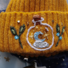 Load image into Gallery viewer, Luna Collector  // on Starlight - Chunky Beanie
