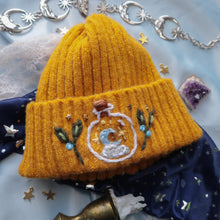 Load image into Gallery viewer, Luna Collector  // on Starlight - Chunky Beanie

