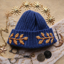 Load image into Gallery viewer, Laurels Victorious - Nautica Chunky Beanie
