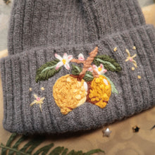 Load image into Gallery viewer, Lemons Sweet (λεμόνια γλυκά) // Marble Chunky Beanie
