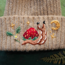 Load image into Gallery viewer, Strawberry Snail // Oats Chunky Beanie
