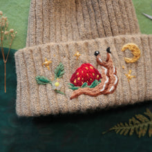Load image into Gallery viewer, Strawberry Snail // Oats Chunky Beanie
