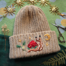 Load image into Gallery viewer, Strawberry Snail // Oats Chunky Beanie
