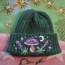 Load image into Gallery viewer, Boletus &amp; Foxglove // Goblin Green Chunky Beanie
