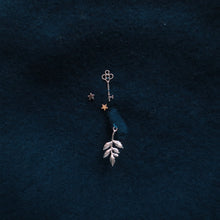 Load image into Gallery viewer, Lily of the Valley: For Happiness // Aegean Beret
