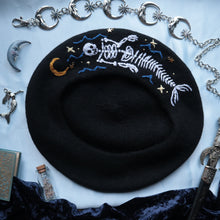 Load image into Gallery viewer, Mermaid&#39;s Grave - Obsidian Beret
