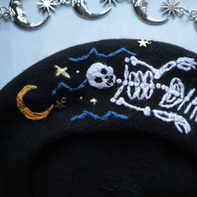 Load image into Gallery viewer, Mermaid&#39;s Grave - Obsidian Beret
