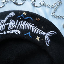 Load image into Gallery viewer, Mermaid&#39;s Grave - Obsidian Beret
