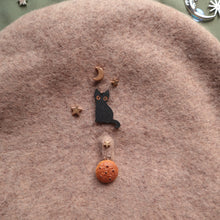 Load image into Gallery viewer, A Delicious Delivery // on Oats - 100% Wool Beret
