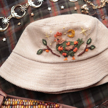 Load image into Gallery viewer, Folktale Chicken // Cream Tea Beret
