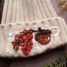 Load image into Gallery viewer, Acorn &amp; Oak // Oat Chunky Beanie

