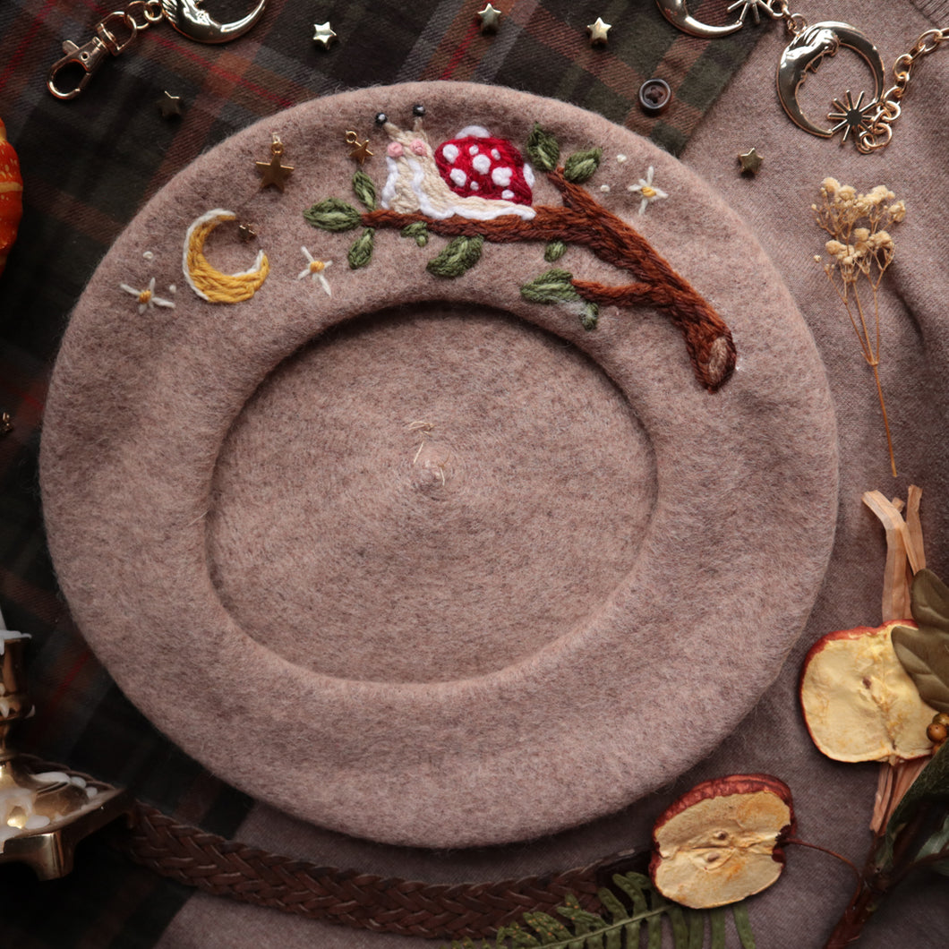 Amanita Snail // Oatmeal Beret