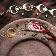Load image into Gallery viewer, Amanita Snail // Oatmeal Beret
