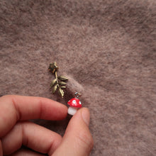 Load image into Gallery viewer, Amanita Snail // Oatmeal Beret
