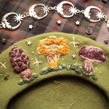 Load image into Gallery viewer, Food from the Forest // Moss Beret
