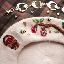 Load image into Gallery viewer, Apple Picking Adventure // Cream Tea Beret
