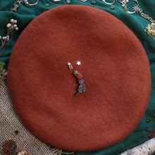 Load image into Gallery viewer, Skelebat - Pumpkin Rust Beret
