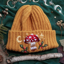 Load image into Gallery viewer, Amanita Roundcap // Goldenrod Chunky Beanie
