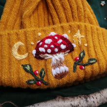 Load image into Gallery viewer, Amanita Roundcap // Goldenrod Chunky Beanie
