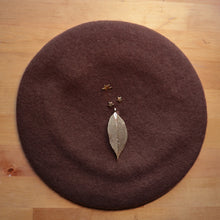 Load image into Gallery viewer, Wise Sunflower - Dormouse Brown Beret
