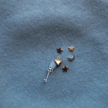 Load image into Gallery viewer, Turnip Head, Gentle Heart - Cloud Blue Beret
