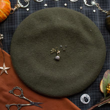 Load image into Gallery viewer, Autumn Hedgehog // Olive Beret

