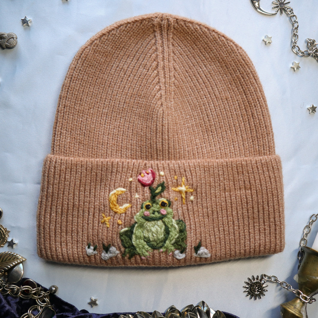 Flower Frog // Mouse Brown Beanie (Patron Pick)