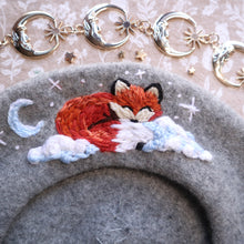 Load image into Gallery viewer, Winter&#39;s Nap // Fog Beret
