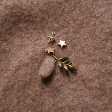 Load image into Gallery viewer, Cattails and Mothwings // Dormouse Brown Beret
