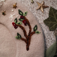 Load image into Gallery viewer, Winter Harvest  // Milk Tea Beret

