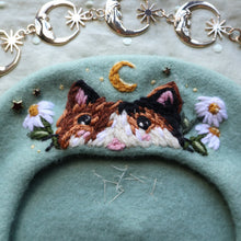 Load image into Gallery viewer, Calico Critter // Soft Sage Beret
