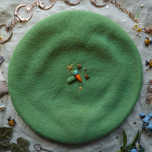 Load image into Gallery viewer, Garden Harvest // Moss Green Beret
